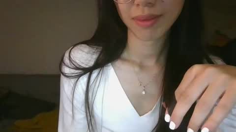 Snapshot of axuepetitt chatting on May 4, 2026, 8:16 pm axue online show from May 4, 2026, 8:16 pm