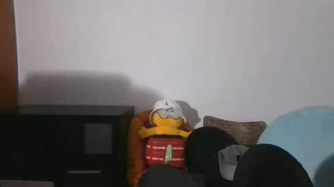 Snapshot of axuepetitt chatting on May 23, 2026, 8:24 pm axue online show from May 23, 2026, 8:24 pm