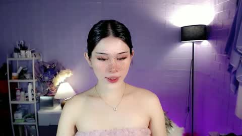 AYAHOSHILOVESYOU online show from April 5, 2026, 2:42 am