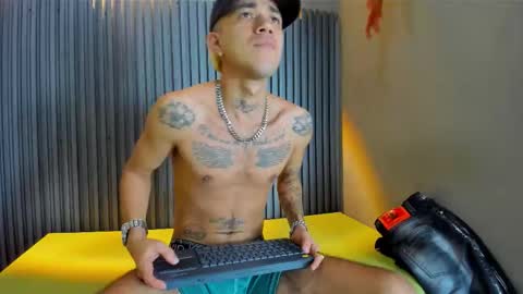 Snapshot of ayala_tattoo chatting on December 17, 2025, 8:04 pm Ayala online show from December 17, 2025, 8:04 pm