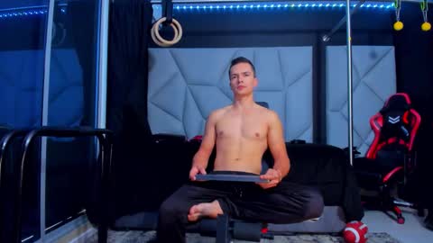 Snapshot of aydenmillerdom chatting on November 6, 2025, 2:51 pm Ayden Miller online show from November 6, 2025, 2:51 pm