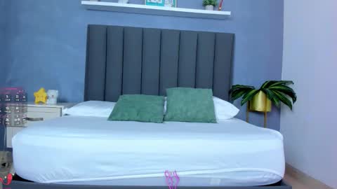 Alyda Jaramillo online show from November 7, 2025, 8:09 pm