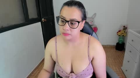 SandyMODELINDEPENDIENT online show from November 5, 2025, 12:16 pm