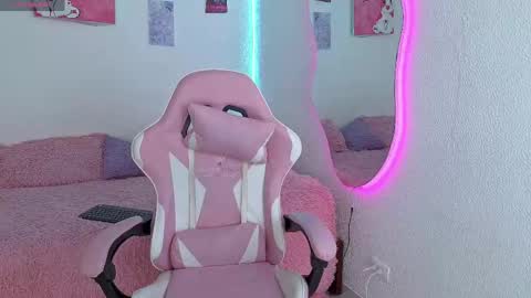Snapshot of aylanii chatting on May 14, 2026, 1:29 pm A L A N I I online show from May 14, 2026, 1:29 pm