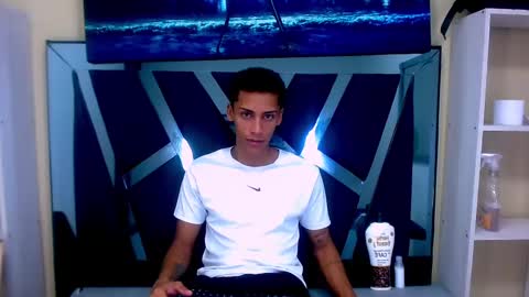 Aylen  online show from February 14, 2025, 9:32 pm