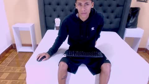 Aylen  online show from February 16, 2025, 4:21 pm