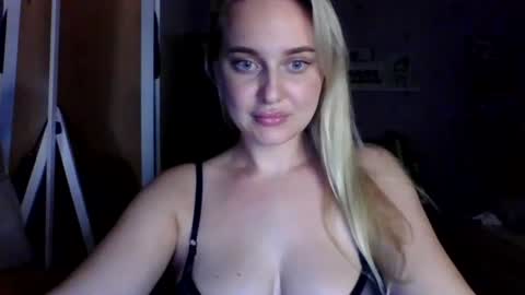 aylinn9999 online show from July 25, 2026, 10:18 pm