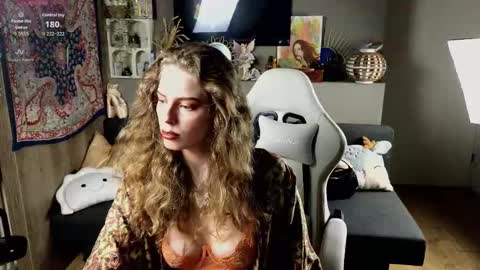 Ayreen Moore online show from September 22, 2025, 8:55 pm