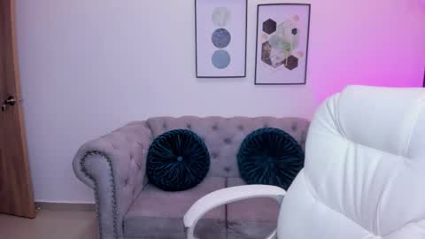 ayshel_cooperr online show from October 24, 2025, 4:31 am