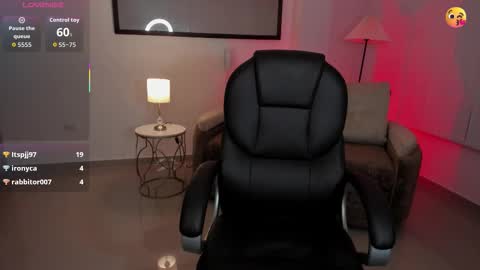 ayshel_cooperr online show from November 1, 2025, 2:35 am