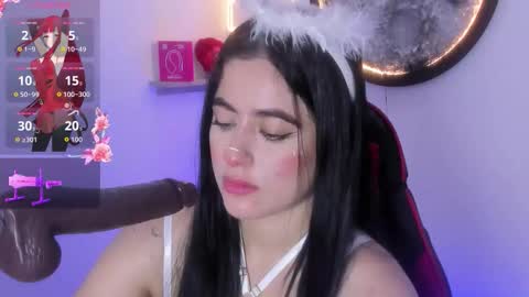 ayshel_lira online show from November 13, 2025, 1:43 pm