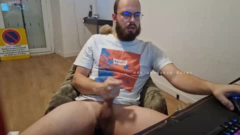 Snapshot of azagal22 chatting on January 1, 2025, 8:02 am justin online show from January 1, 2025, 8:02 am