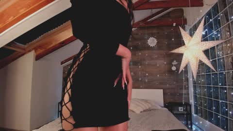 azaliaswallows online show from February 5, 2025, 1:54 pm