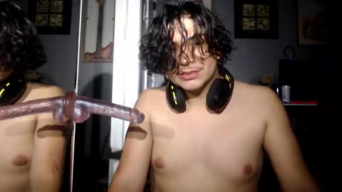 Snapshot of azazel_star chatting on December 19, 2025, 4:08 am azazel_star online show from December 19, 2025, 4:08 am