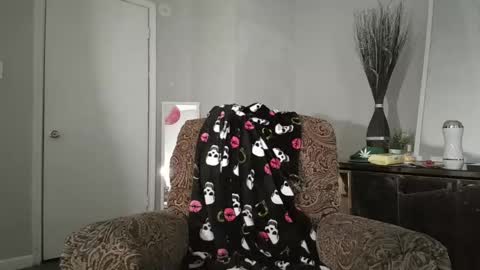 Snapshot of azell19 chatting on January 30, 2025, 7:37 pm azell19 online show from January 30, 2025, 7:37 pm