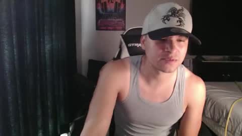 Snapshot of azell19 chatting on June 8, 2026, 8:20 pm azell19 online show from June 8, 2026, 8:20 pm