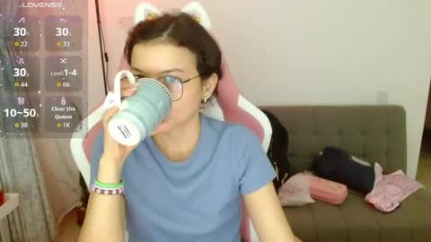 Snapshot of azu_chan chatting on April 25, 2026, 1:30 am Azu online show from April 25, 2026, 1:30 am