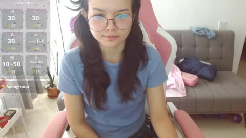 Snapshot of azu_chan chatting on April 25, 2026, 3:42 pm Azu online show from April 25, 2026, 3:42 pm