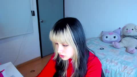 Azu Moure online show from December 4, 2024, 7:17 am