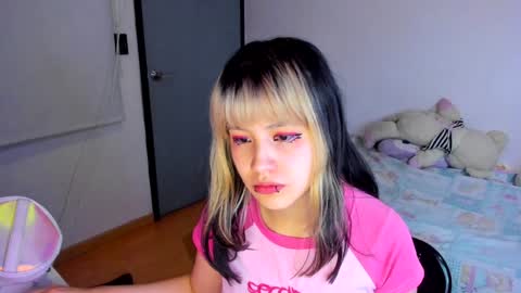 Azu Moure online show from December 17, 2024, 3:50 am