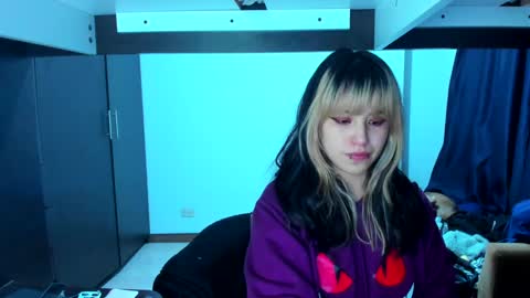 Azu Moure online show from January 10, 2025, 6:31 am