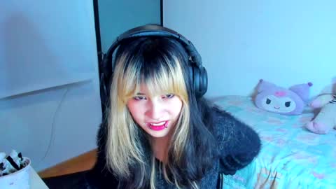 Azu Moure online show from January 13, 2025, 8:47 am