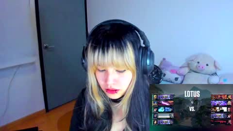 Azu Moure online show from January 20, 2025, 8:30 am