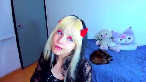 Azu Moure online show from February 18, 2025, 10:38 am