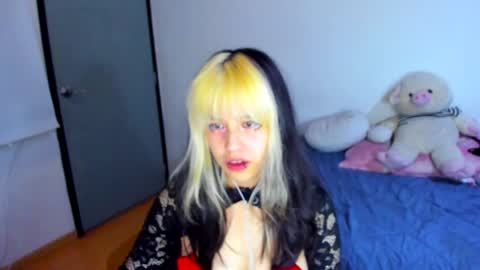 Azu Moure online show from February 22, 2025, 6:39 am