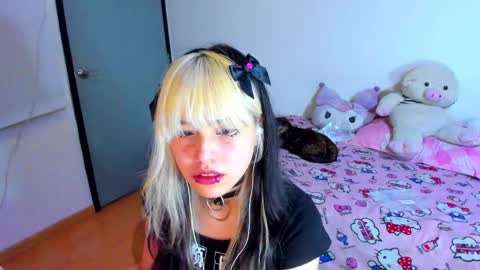 Azu Moure online show from March 1, 2025, 10:34 am