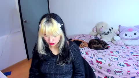 Azu Moure online show from March 11, 2025, 11:33 am