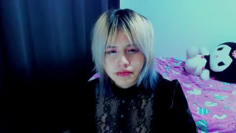 Snapshot of azu_moure chatting on July 30, 2026, 4:44 am Azu Moure online show from July 30, 2026, 4:44 am