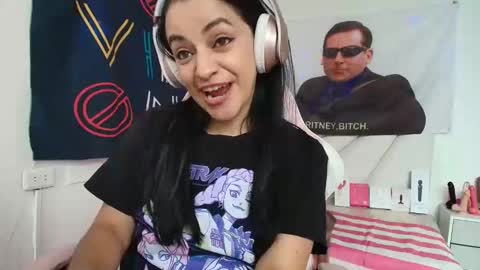 Azucena R online show from April 25, 2026, 3:42 pm