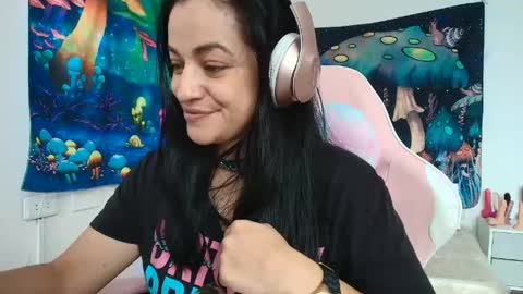 Azucena R online show from April 29, 2026, 4:00 pm