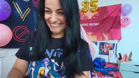 Azucena R online show from April 30, 2026, 8:57 pm