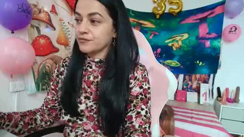 Azucena R online show from May 4, 2026, 3:41 pm