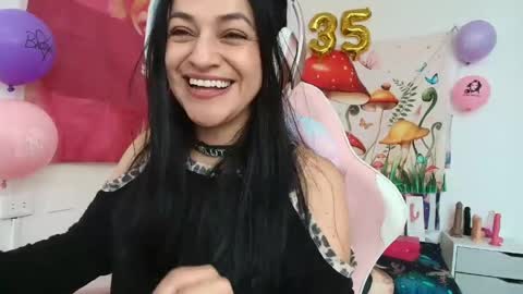 Azucena R online show from May 6, 2026, 3:17 pm