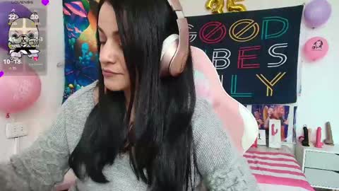 Azucena R online show from May 8, 2026, 3:06 pm