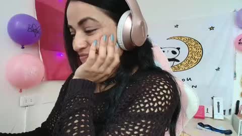 Azucena R online show from May 11, 2026, 4:04 pm