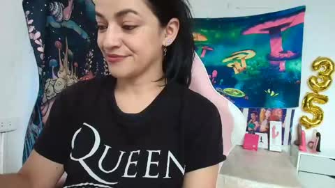 Azucena R online show from May 23, 2026, 2:43 pm