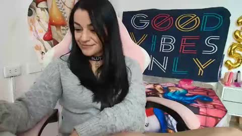 Azucena R online show from May 25, 2026, 3:40 pm