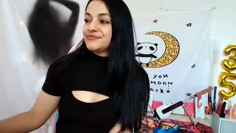 Azucena R online show from June 3, 2026, 4:45 pm