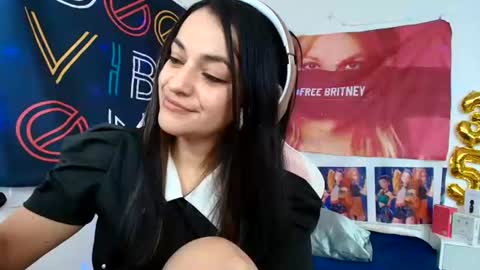 Azucena R online show from July 28, 2026, 4:50 pm