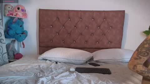 Snapshot of azul_honey chatting on May 9, 2026, 6:35 pm HONEY AZUL online show from May 9, 2026, 6:35 pm