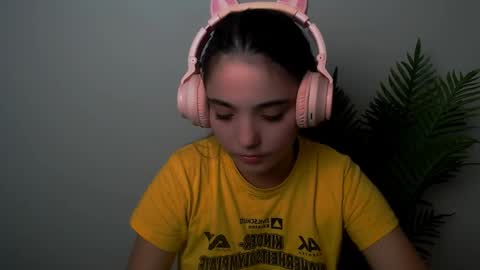 Snapshot of azumi_chan_ chatting on September 10, 2025, 10:32 pm azumi_chan_ online show from September 10, 2025, 10:32 pm