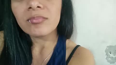 Snapshot of azura_lion chatting on April 19, 2026, 10:56 pm azura lion online show from April 19, 2026, 10:56 pm