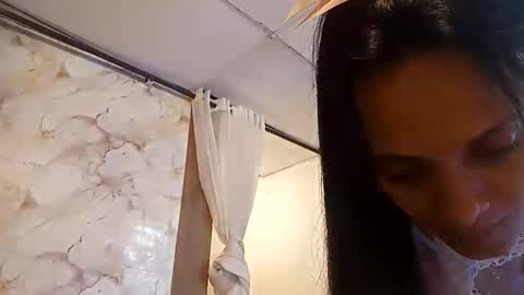 Snapshot of azura_lion chatting on April 23, 2026, 4:03 am azura lion online show from April 23, 2026, 4:03 am