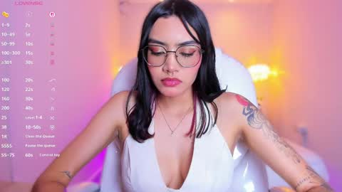 Azura online show from April 16, 2026, 11:51 pm