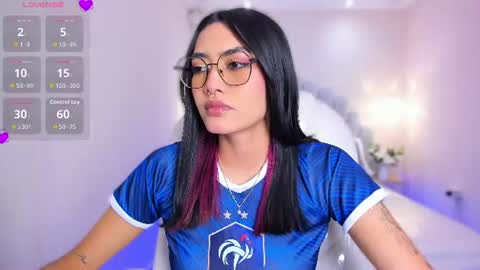 Azura online show from June 22, 2026, 7:33 pm