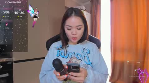 Snapshot of azure_moon chatting on November 15, 2025, 9:17 am azure_moon online show from November 15, 2025, 9:17 am